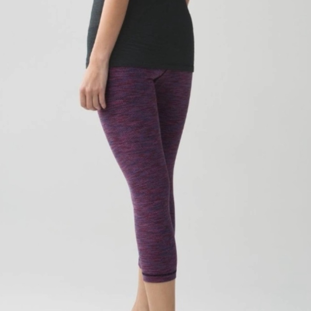 LULULEMON WUNDER UNDER PURPLE & PINK SPACE DYE CROP Size 4